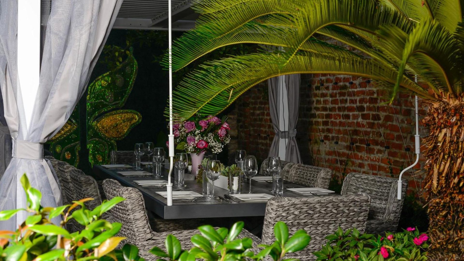 5 Bedroom - Sleeps 10! Location Next To French Quarter! Bed & Breakfast 3*
