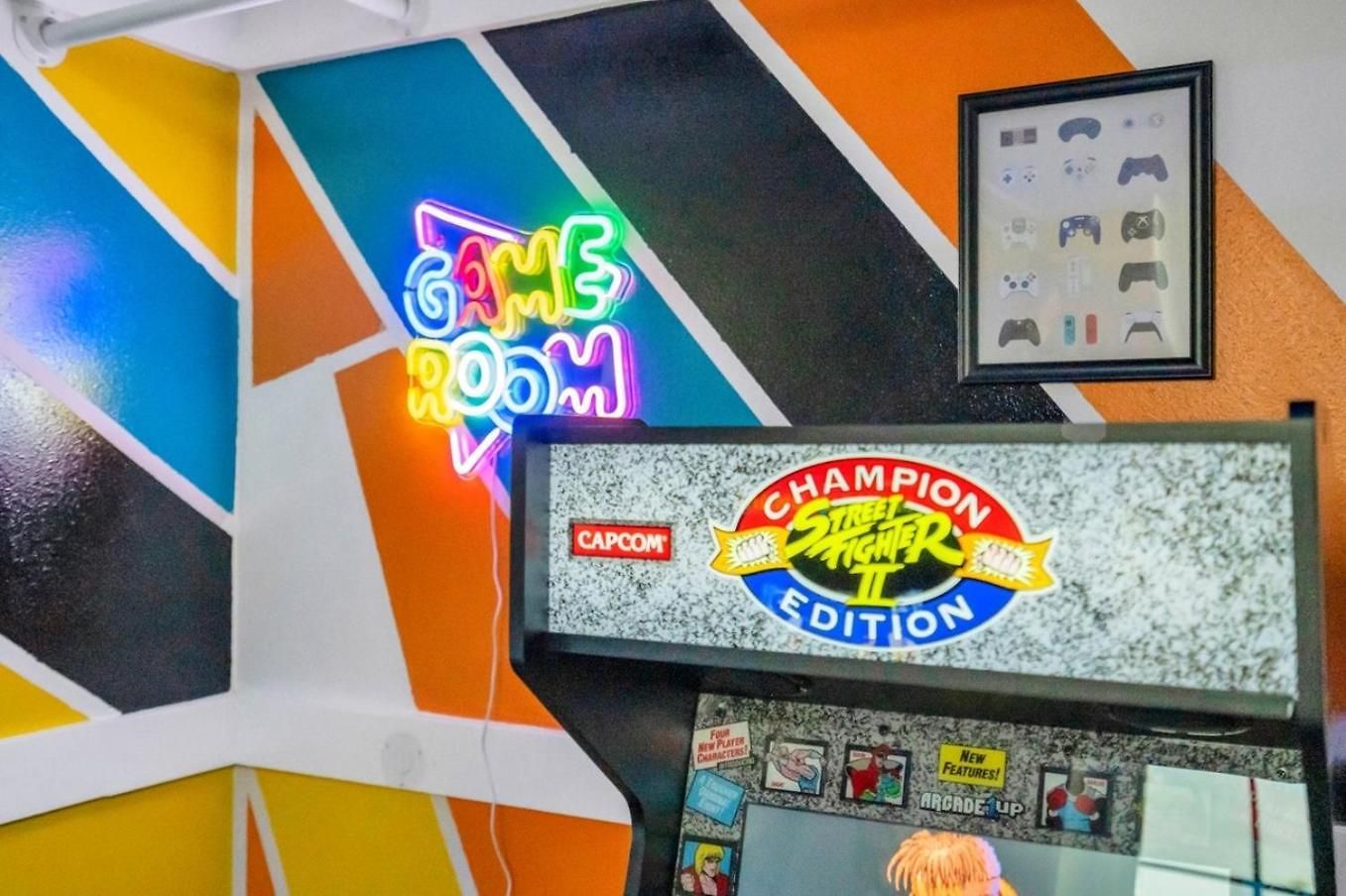 Bright Home W Plunge Pool & Arcade Games
