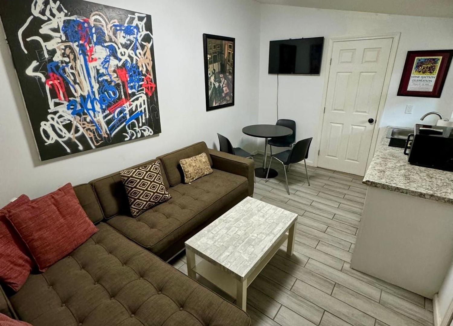 One Bedroom With Hot Tub 2 Blocks To Magazine Street