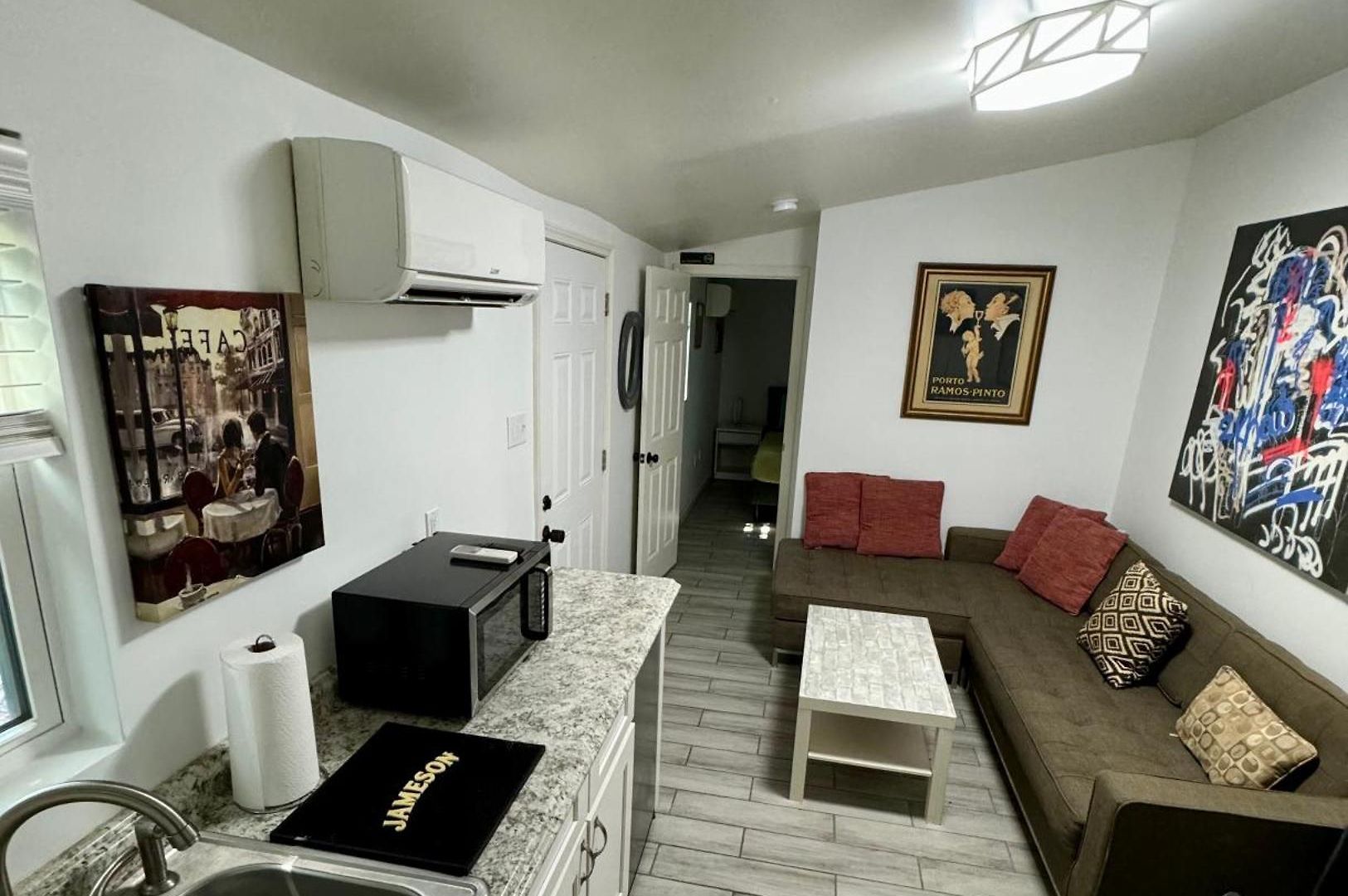 One Bedroom With Hot Tub 2 Blocks To Magazine Street Apartment