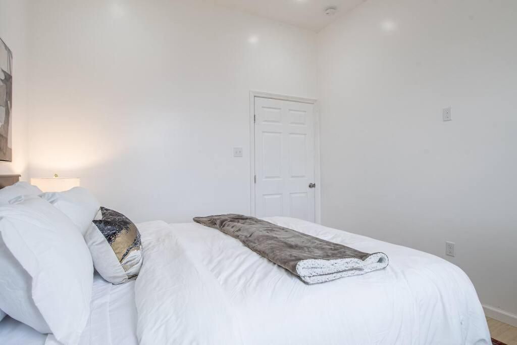 Apartment Vibrant Gray Downtown Loft