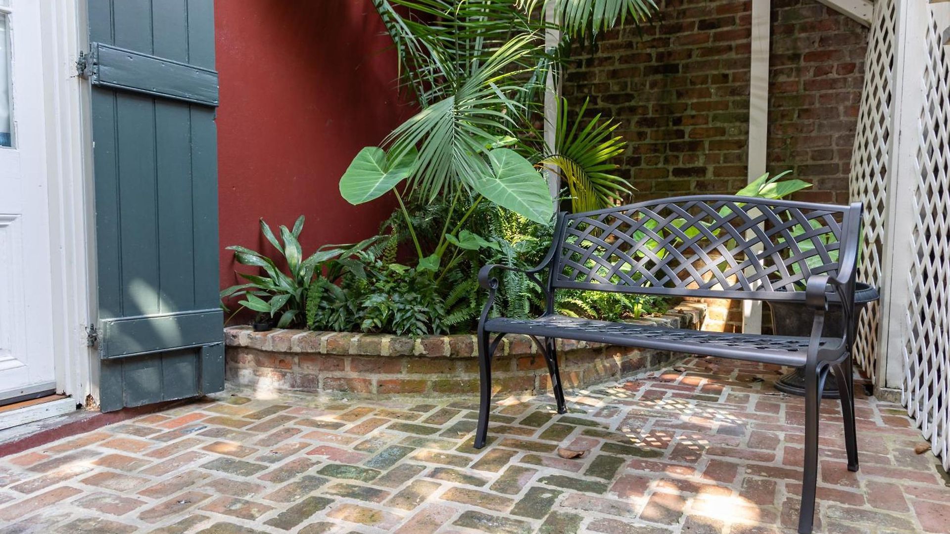 On St. Peter, A French Quarter Inn 3*