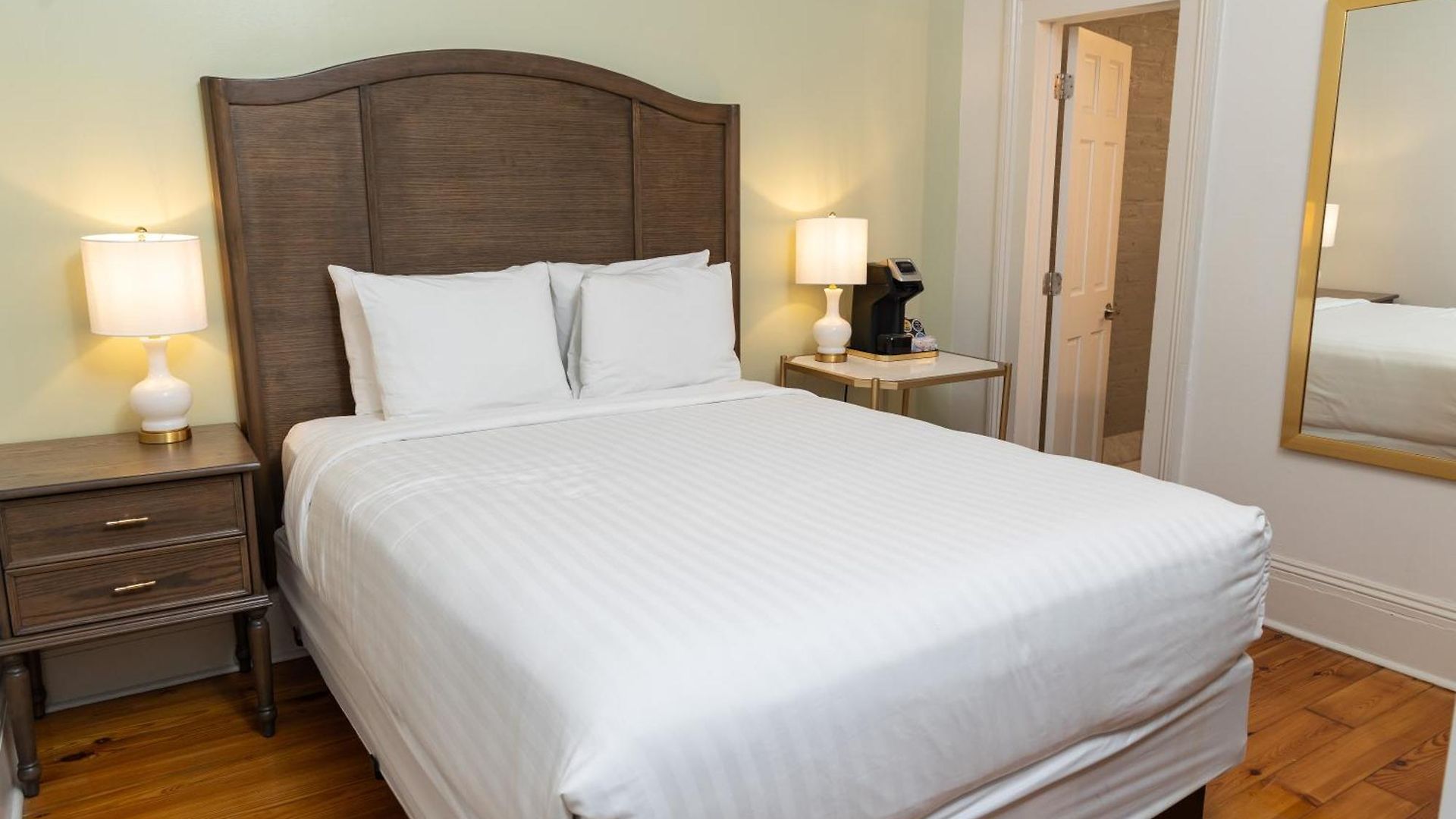 On St. Peter, A French Quarter 3* New Orleans