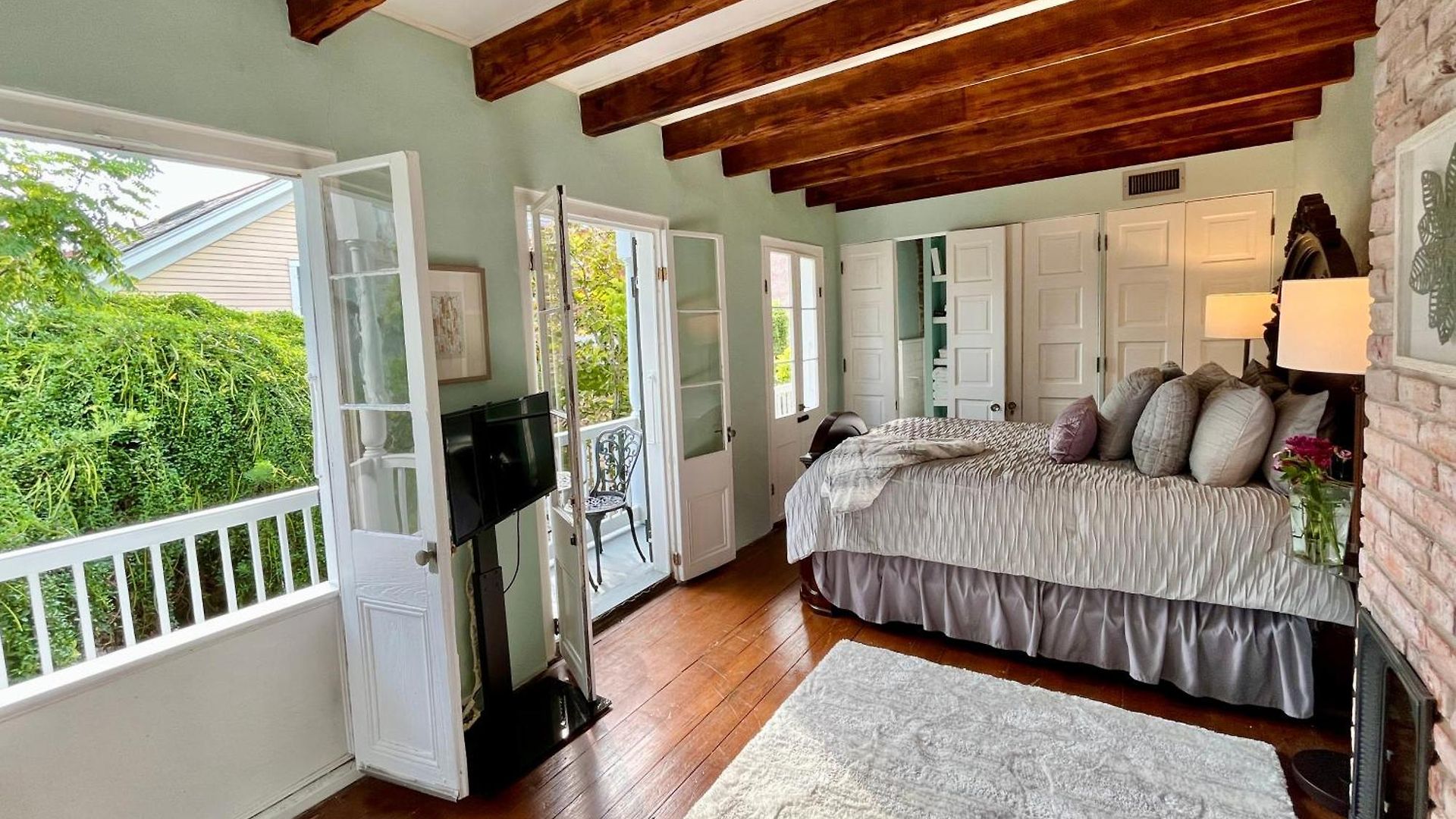 The Lanaux Mansion Bed & Breakfast New Orleans