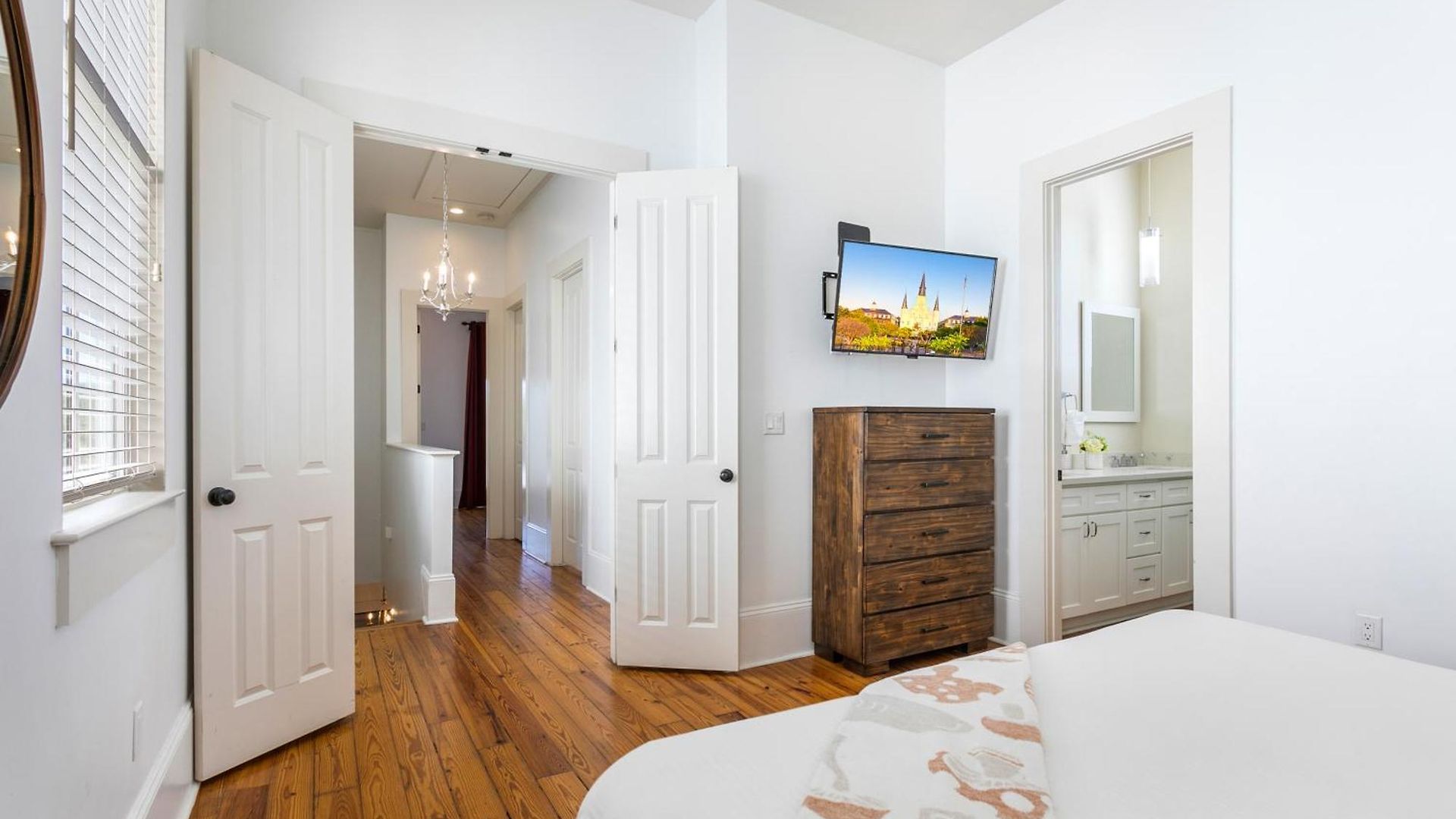 3br On Carondelet By Hosteeva * New Orleans