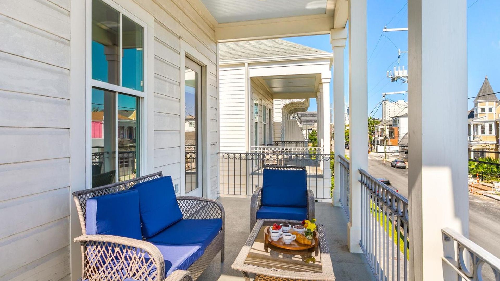 Apartment 3br On Carondelet By Hosteeva *
