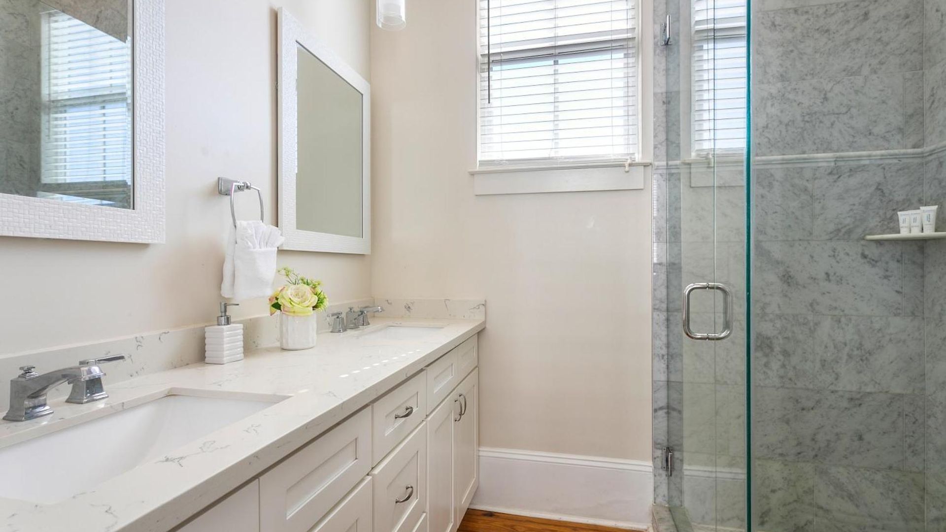 3br On Carondelet By Hosteeva Apartment New Orleans