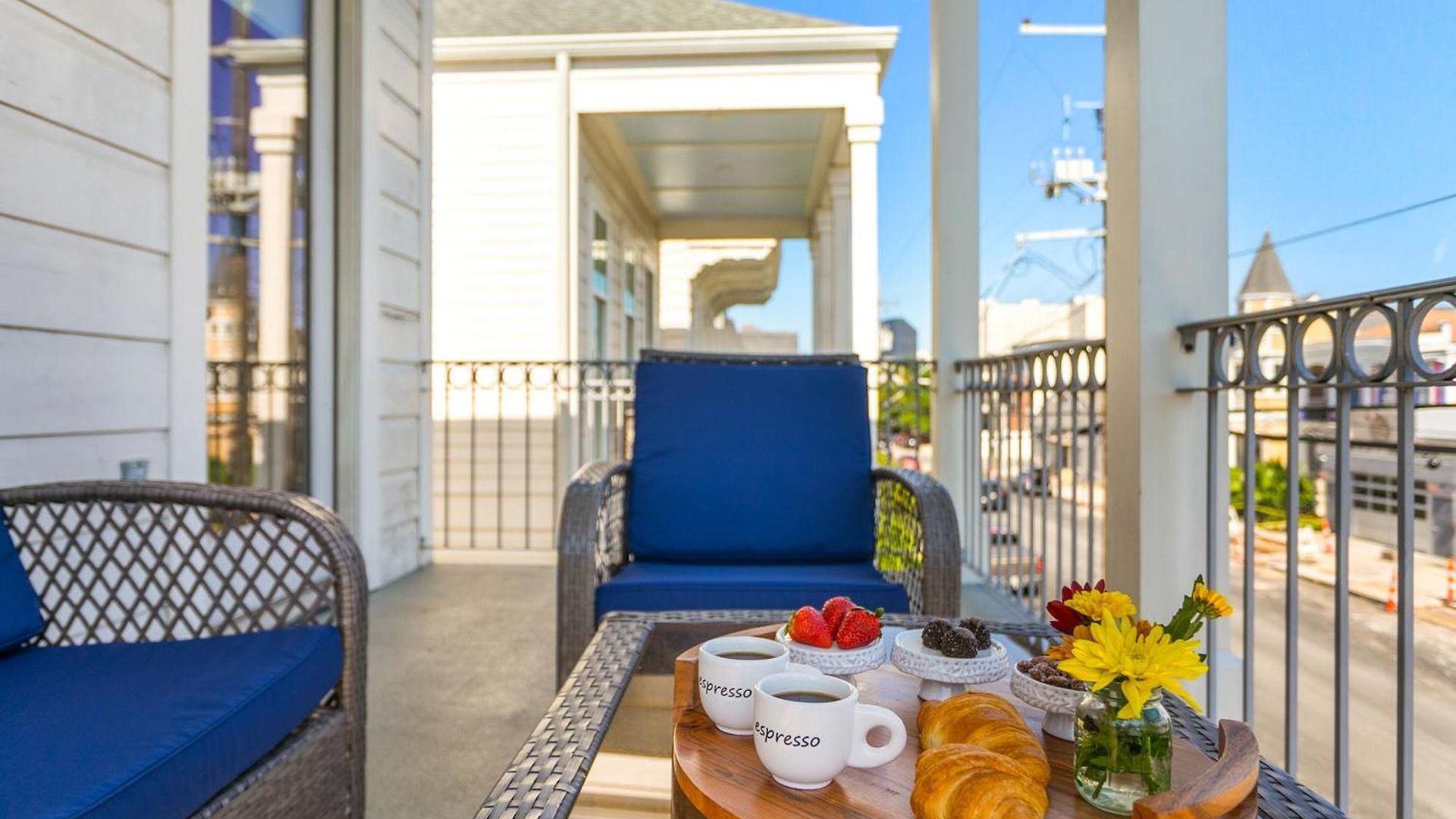 Apartment 3br On Carondelet By Hosteeva *
