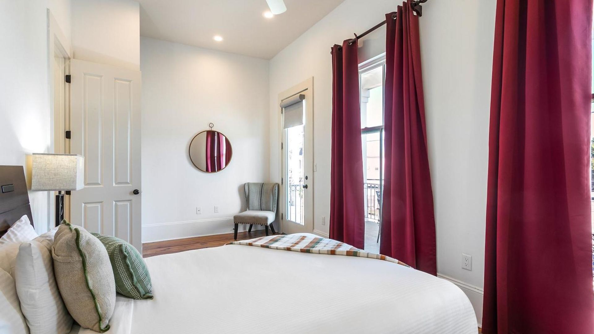 3br On Carondelet By Hosteeva New Orleans