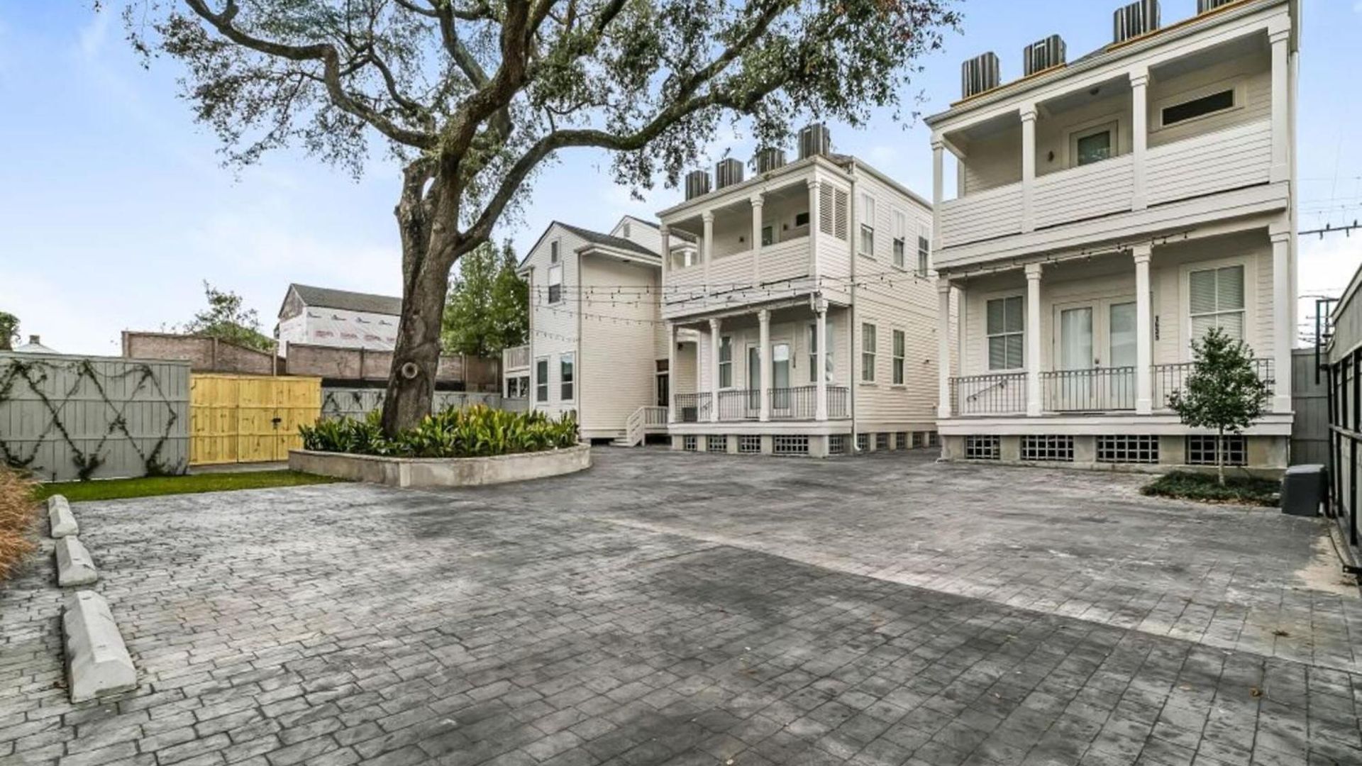 Spacious 3br Garden District W Pool & Balcony Apartment
