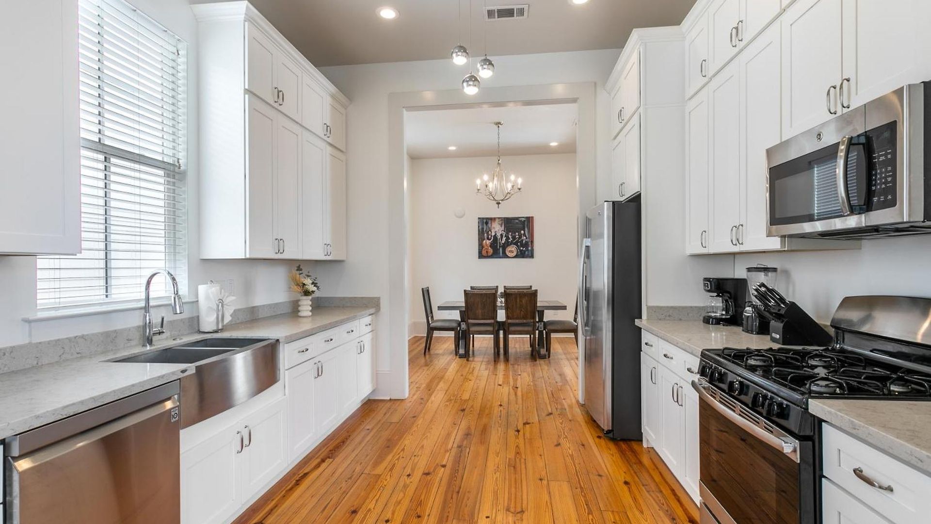 Apartment Spacious 3br Garden District W Pool & Balcony *