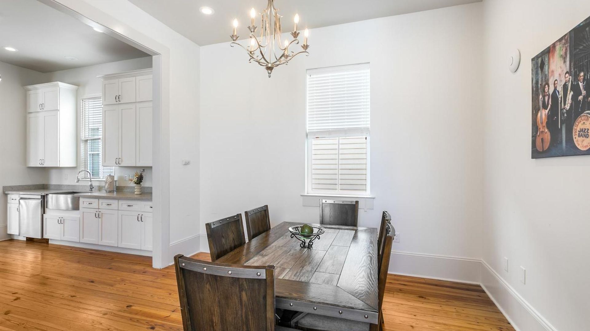 Spacious 3br Garden District W Pool & Balcony Apartment *
