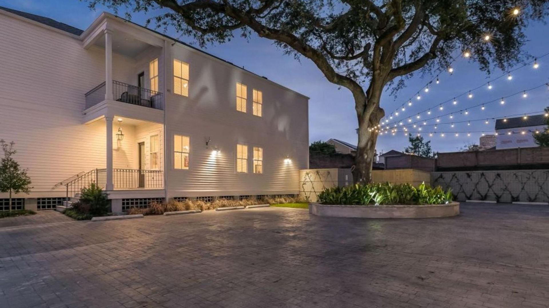Apartment Spacious 3br Garden District W Pool & Balcony *