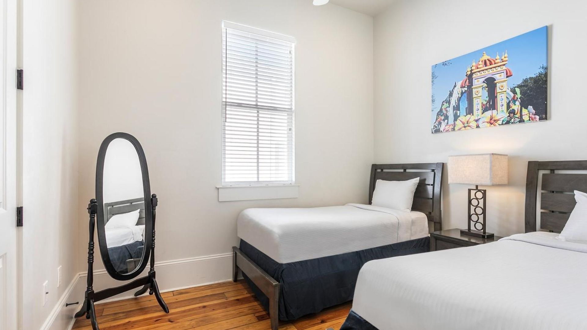Spacious 3br Garden District W Pool & Balcony Apartment New Orleans