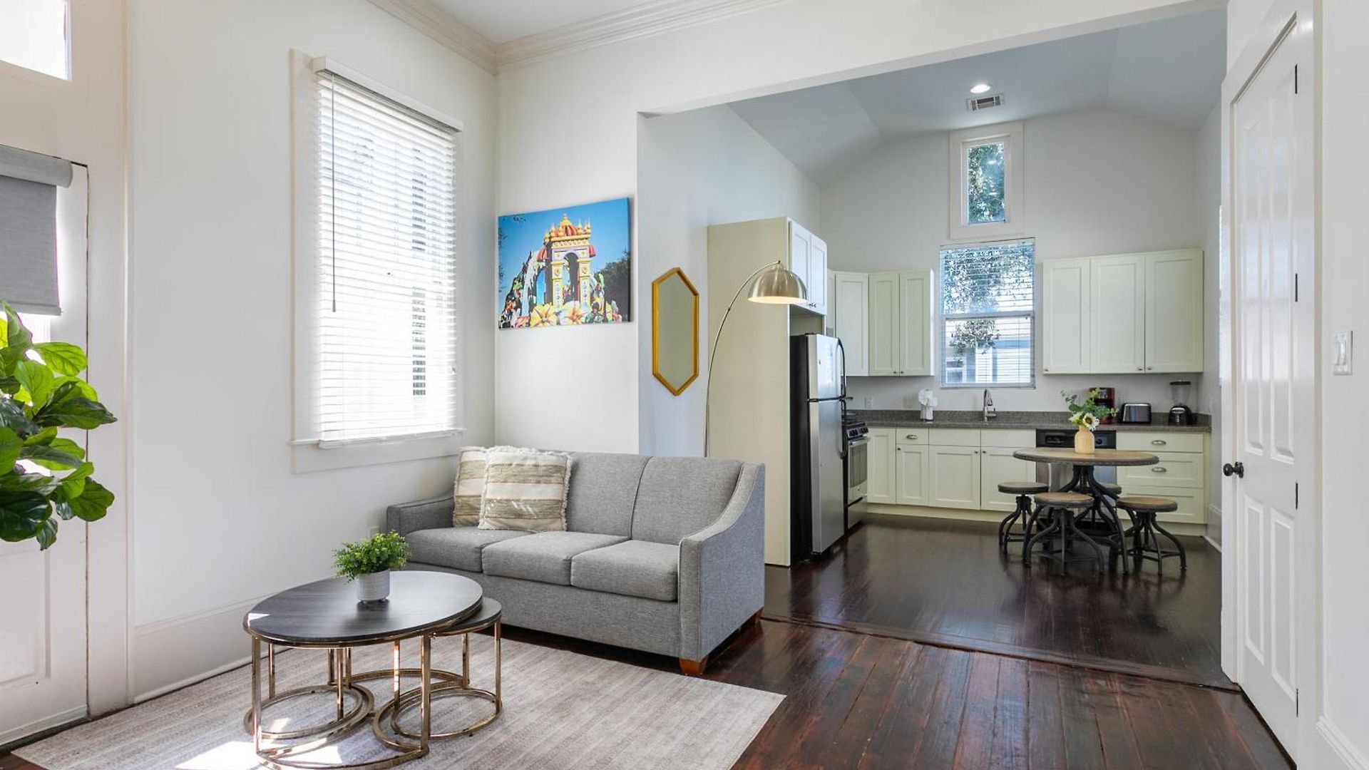 Apartment Charming 2br On Carondelet By Hosteeva