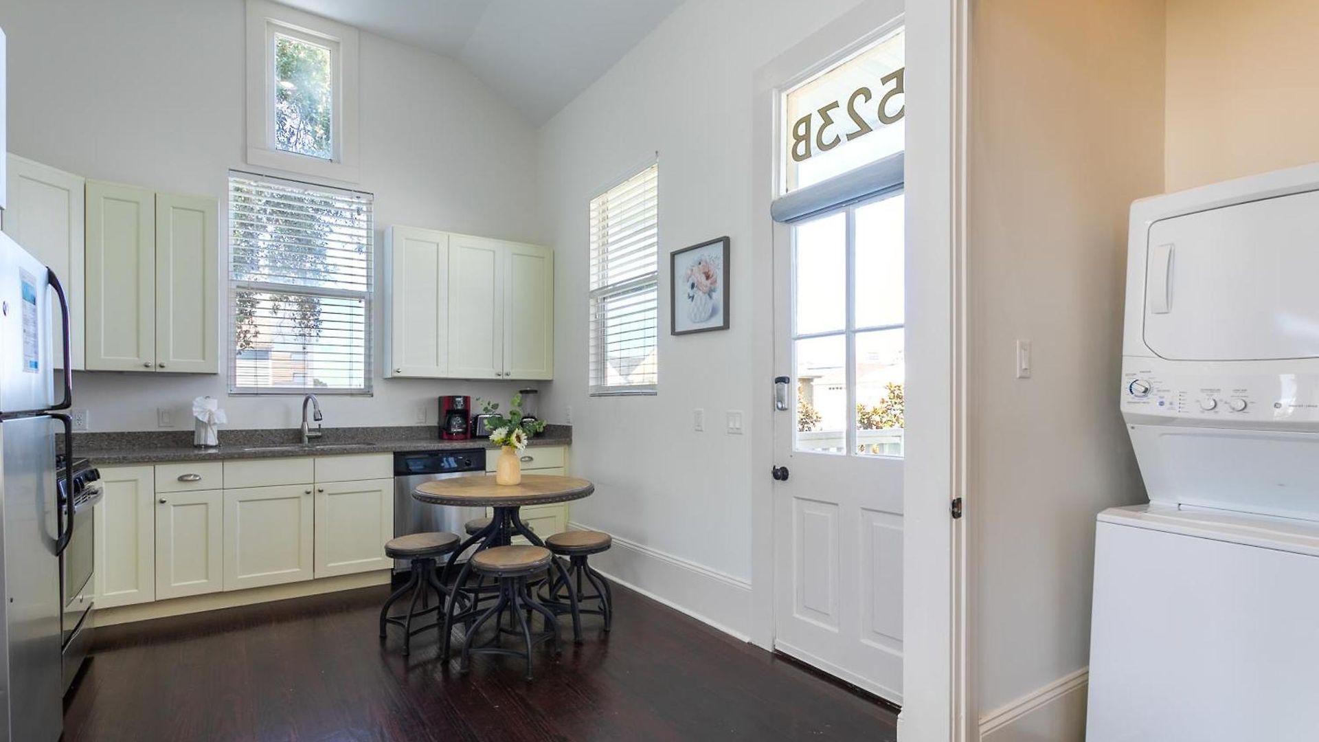 Charming 2br On Carondelet By Hosteeva Apartment