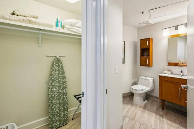 Beautiful Walk To French Quarter, Pool, Gym, View Apartment *