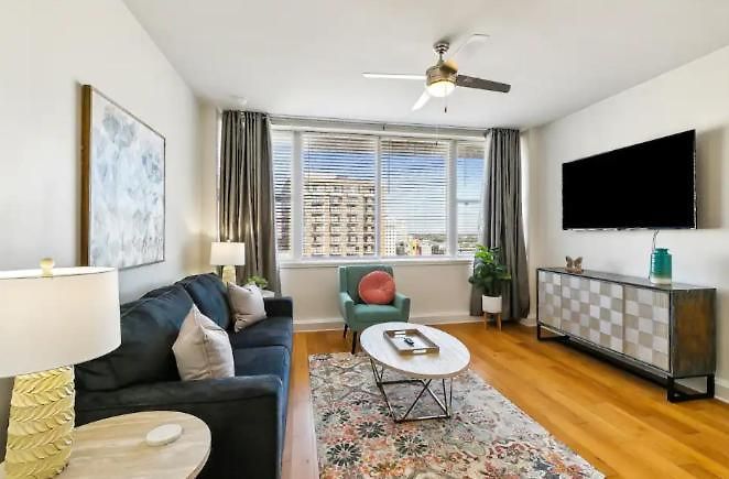 Beautiful Walk To French Quarter, Pool, Gym, View * New Orleans