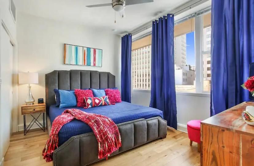 Apartment Beautiful Walk To French Quarter, Pool, Gym, View *