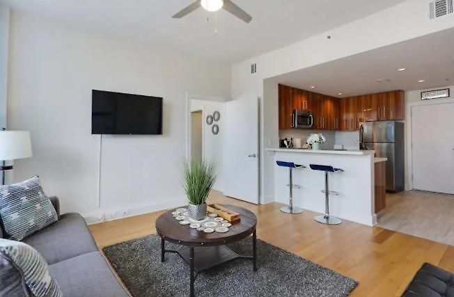 Apartment Beautiful Walk To French Quarter, Pool, Gym, View New Orleans