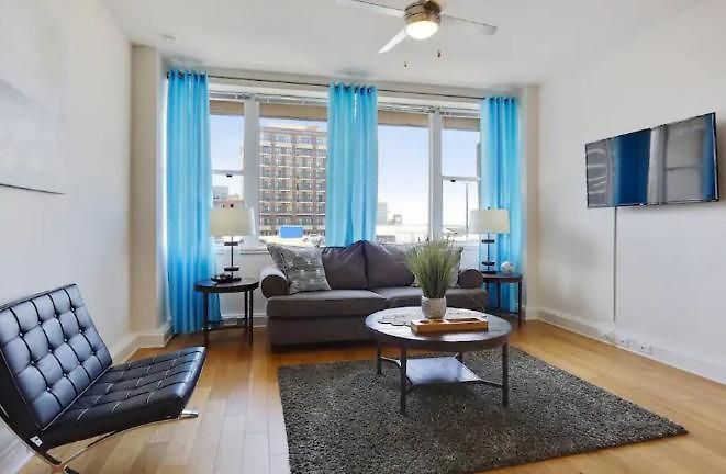 Apartment Beautiful Walk To French Quarter, Pool, Gym, View