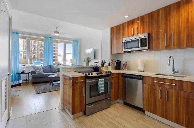 Beautiful Walk To French Quarter, Pool, Gym, View Apartment *