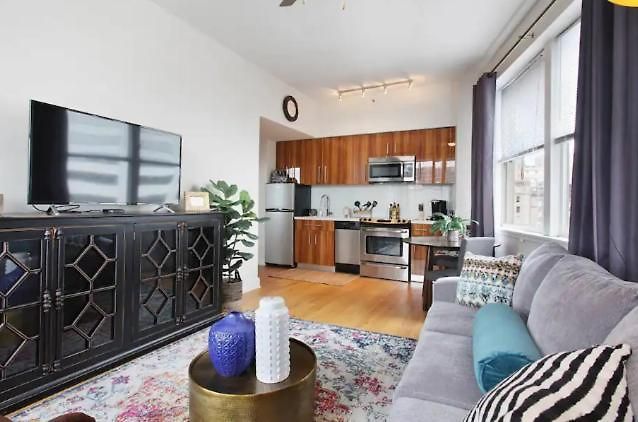 Beautiful Walk To French Quarter, Pool, Gym, View Apartment *