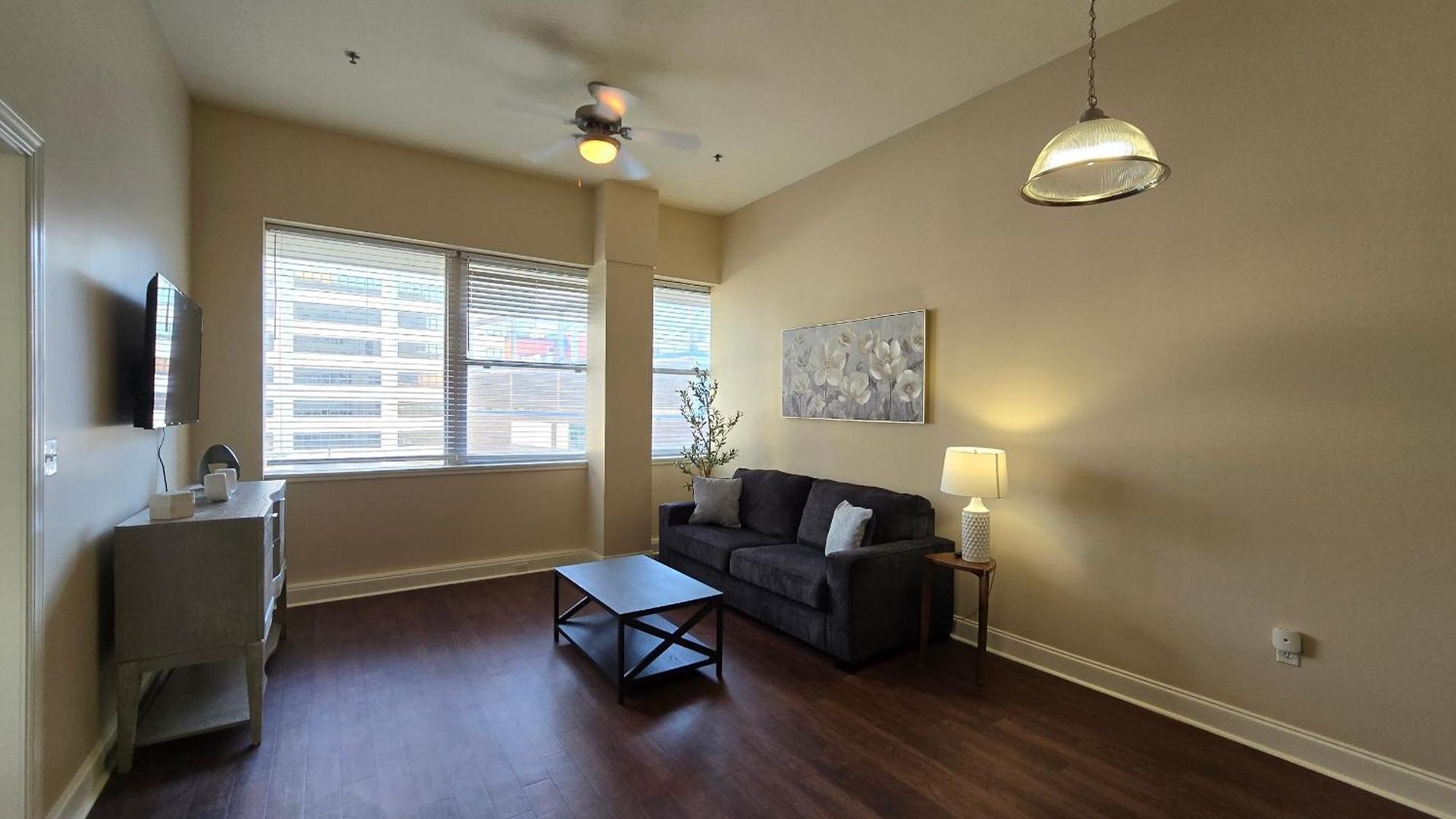 Apartment Beautiful Walk To French Quarter, Pool, Gym, View *