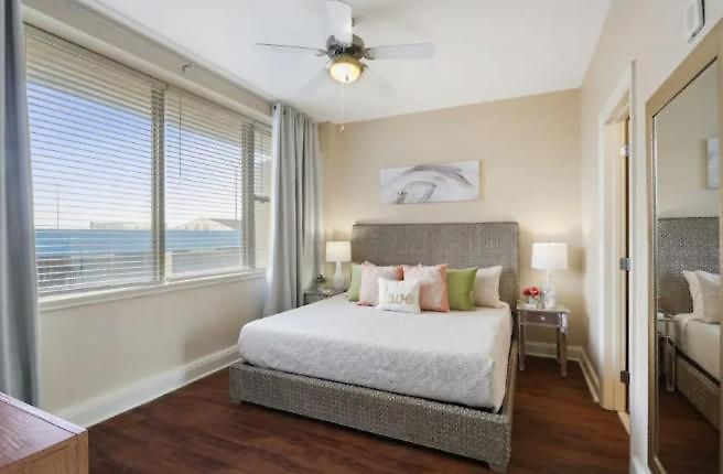 Apartment Beautiful Walk To French Quarter, Pool, Gym, View *
