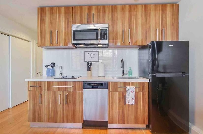 Apartment Beautiful Walk To French Quarter, Pool, Gym, View *