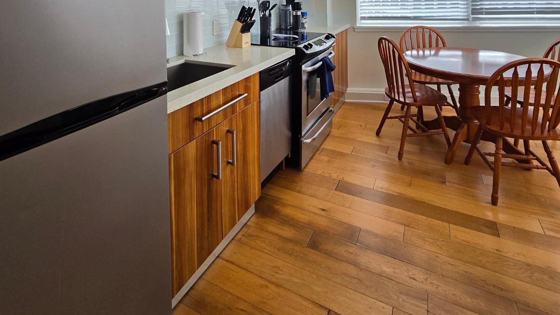 Beautiful Walk To French Quarter, Pool, Gym, View Apartment *