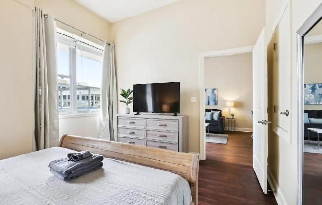 Apartment Beautiful Walk To French Quarter, Pool, Gym, View New Orleans