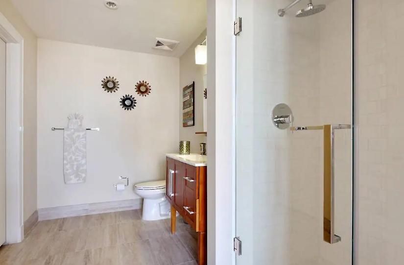Beautiful Walk To French Quarter, Pool, Gym, View Apartment *
