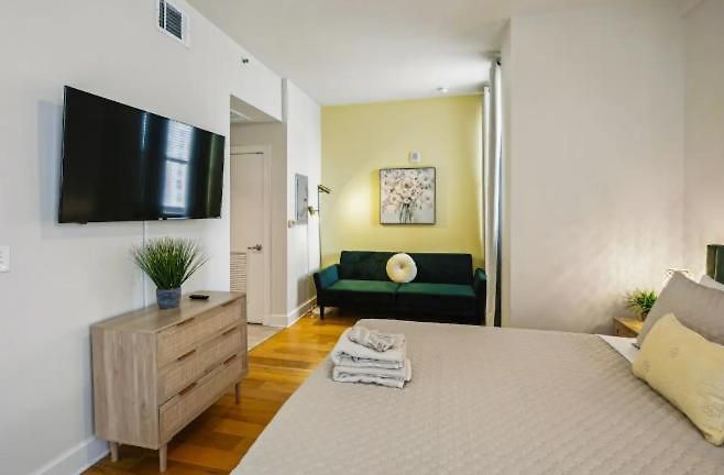 Beautiful Walk To French Quarter, Pool, Gym, View * New Orleans