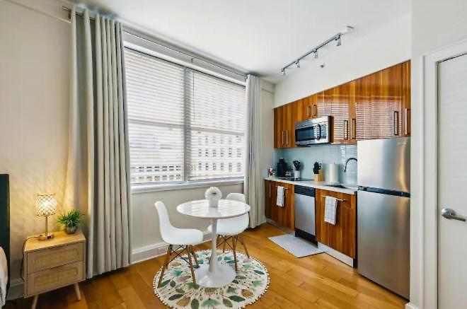 Beautiful Walk To French Quarter, Pool, Gym, View Apartment *