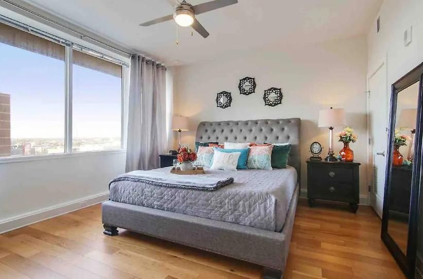 Apartment Beautiful Walk To French Quarter, Pool, Gym, View