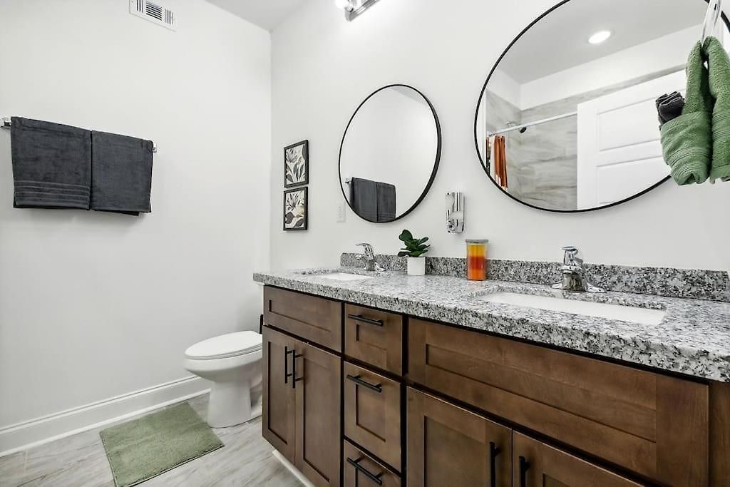 15 Bedrooms In The Heart Of Nola Apartment *