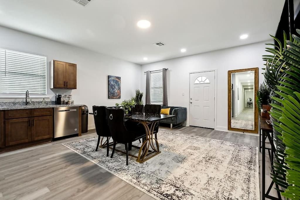 Apartment 15 Bedrooms In The Heart Of Nola New Orleans