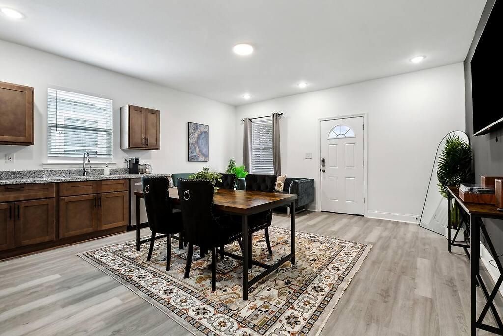 Elegant 5-bedroom Nola Getaway Apartment New Orleans