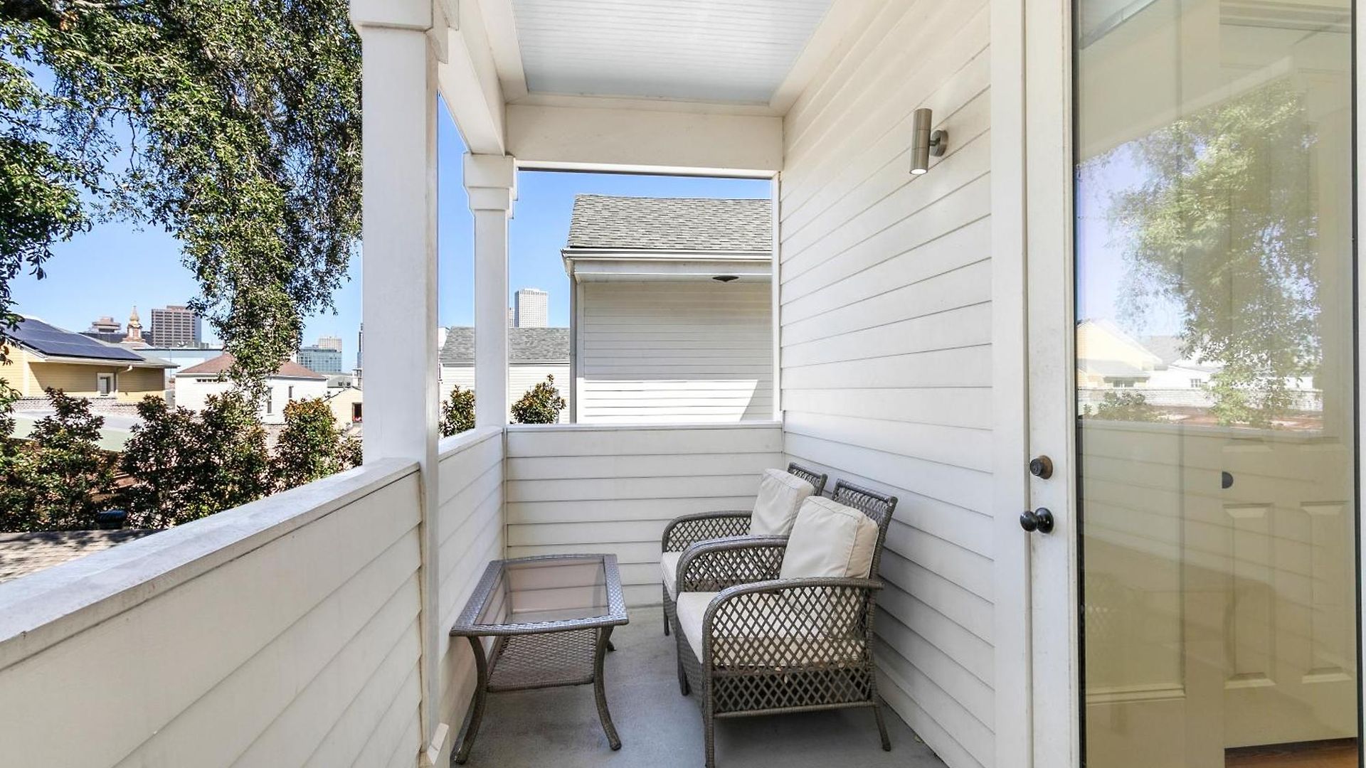 Apartment Amazing 3br Off St Charles With Pool *