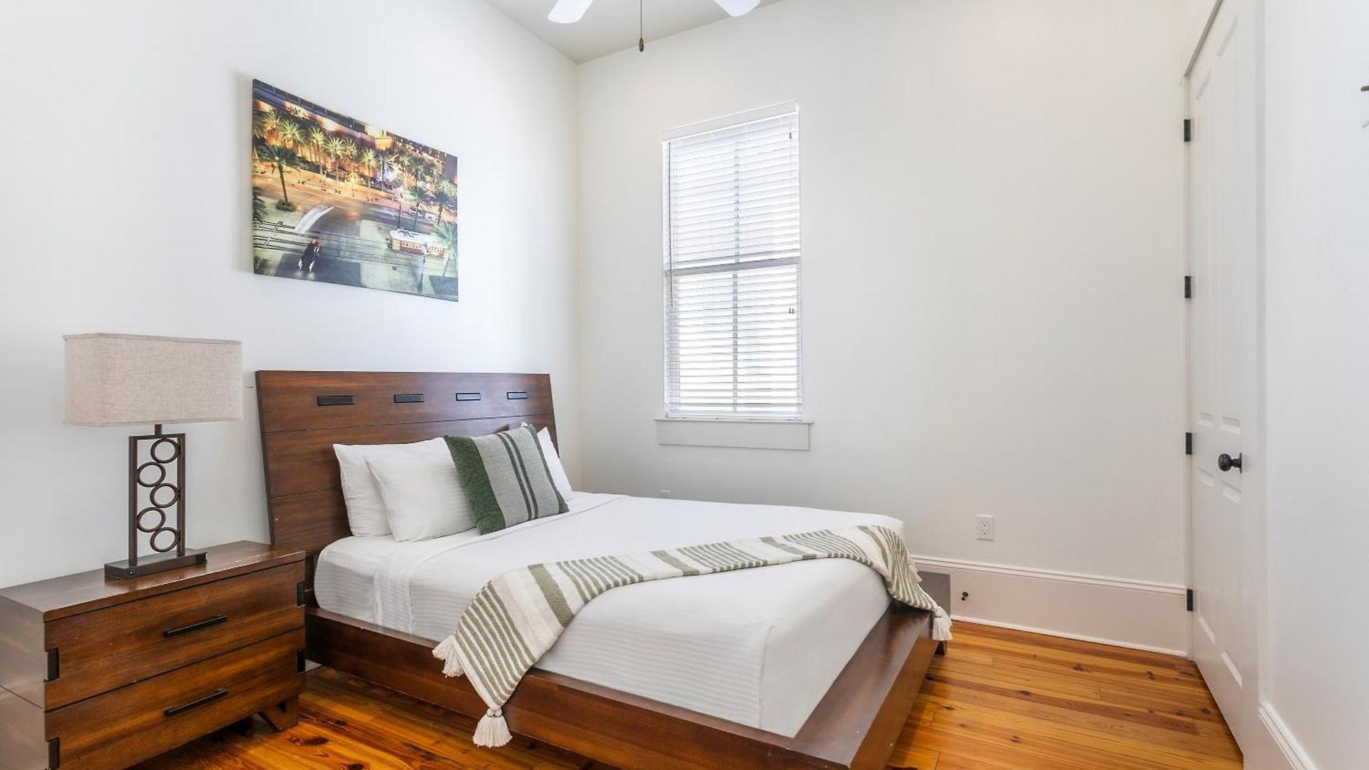 Apartment Amazing 3br Off St Charles With Pool *
