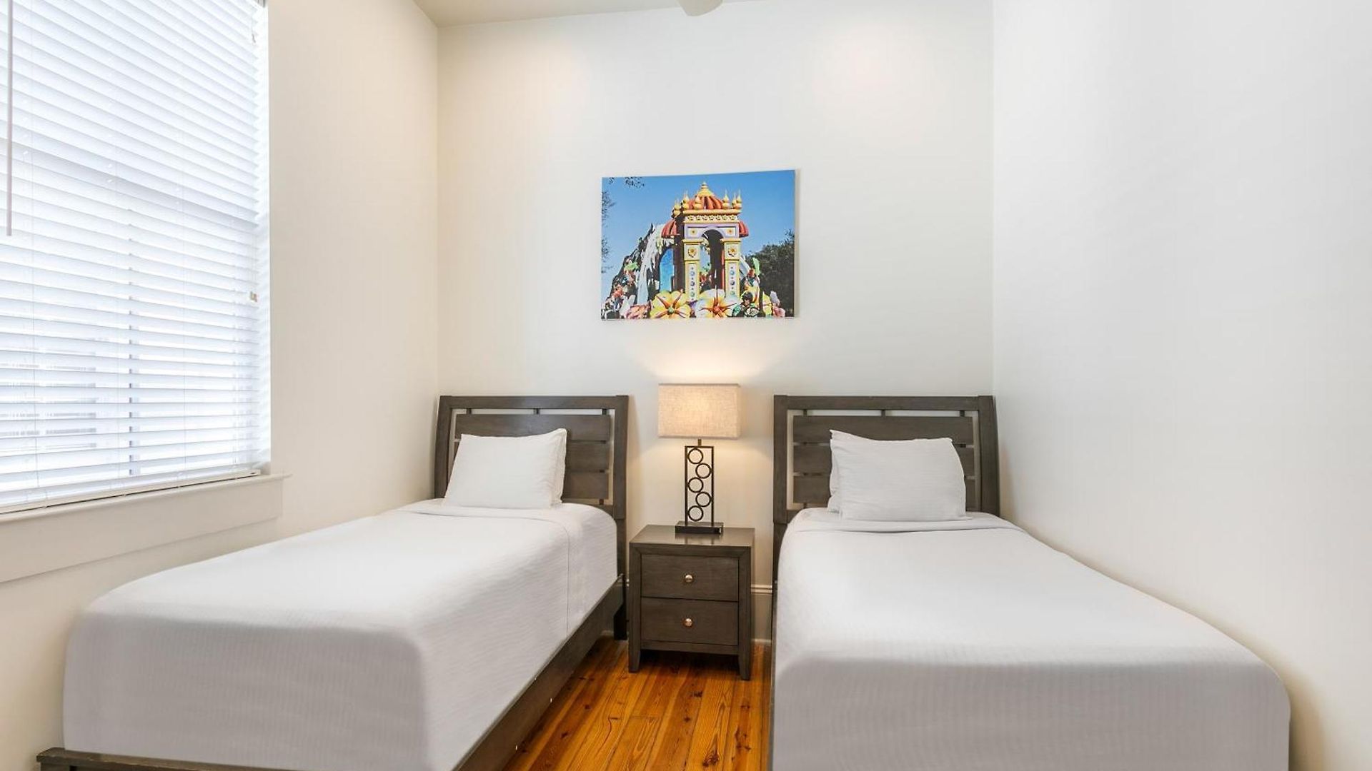 Apartment Amazing 3br Off St Charles With Pool *