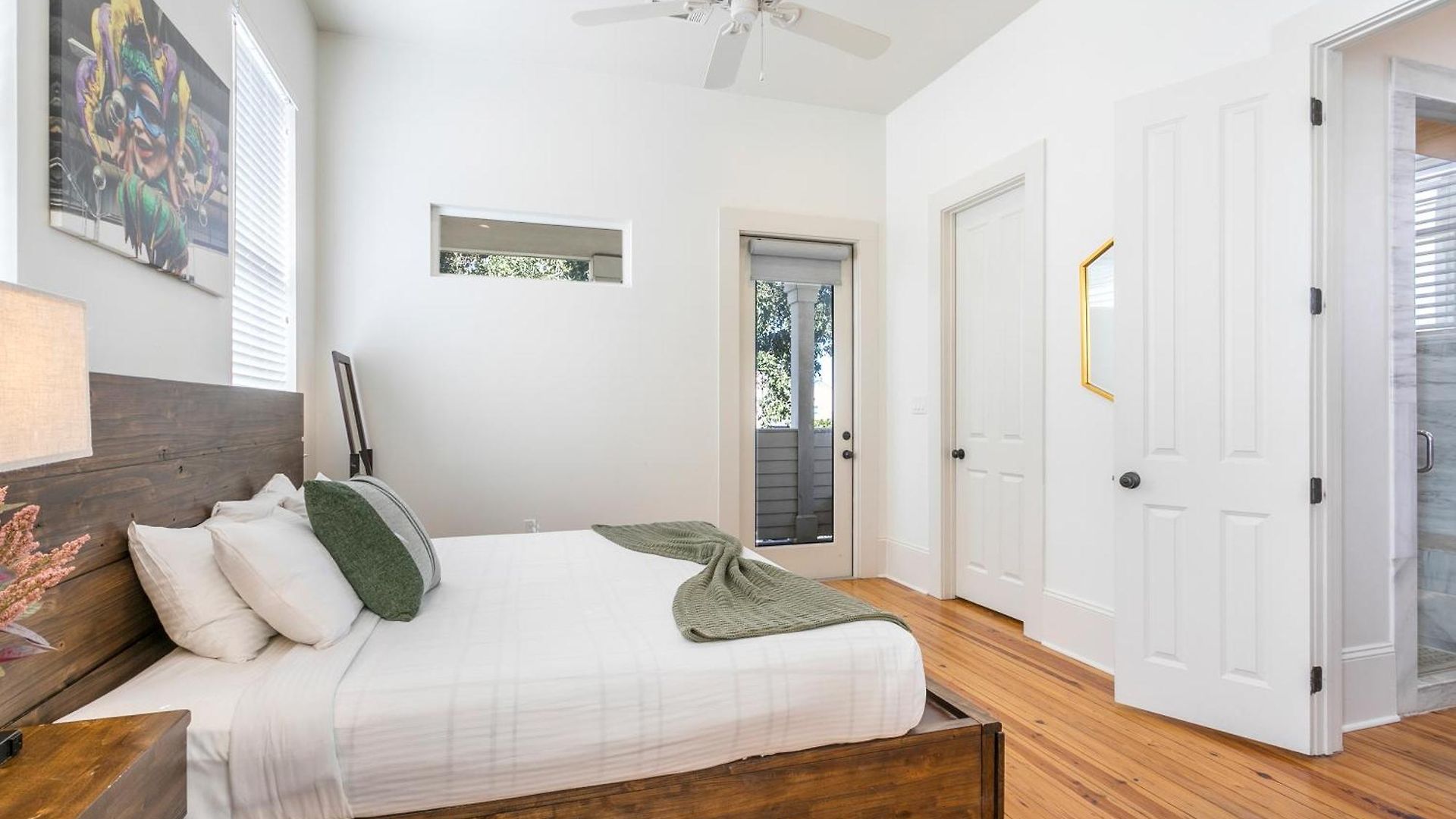 Apartment Amazing 3br Off St Charles With Pool *