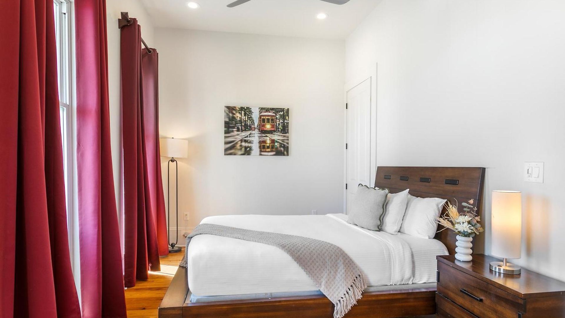 Private 3br On Carondelet By Hosteeva * New Orleans