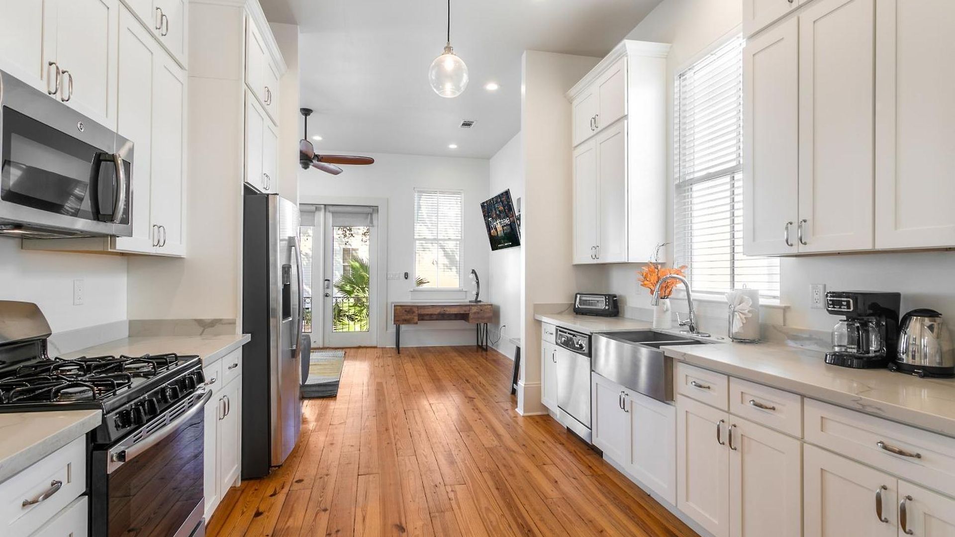 Amazing 3br Off St Charles With Pool Apartment