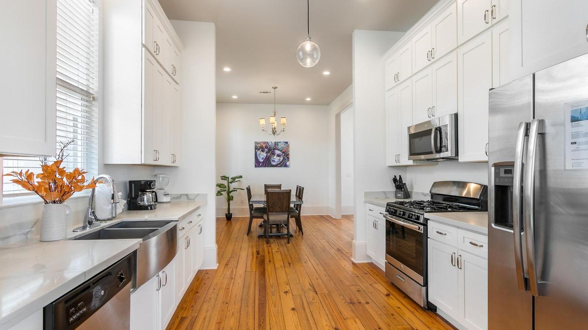 Apartment Amazing 3br Off St Charles With Pool