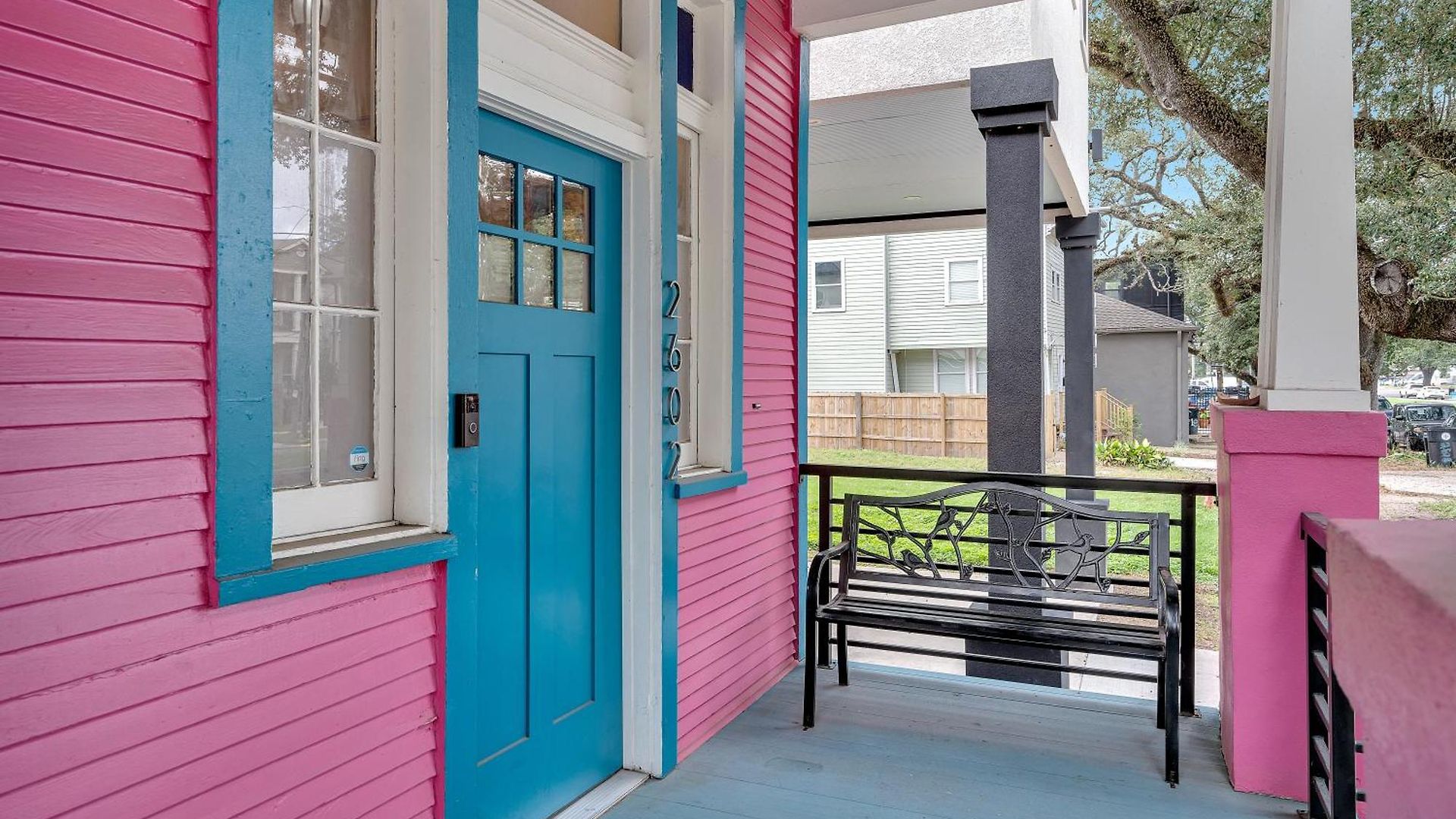 Mid-city Shotgun W Deck Near Park Holiday home