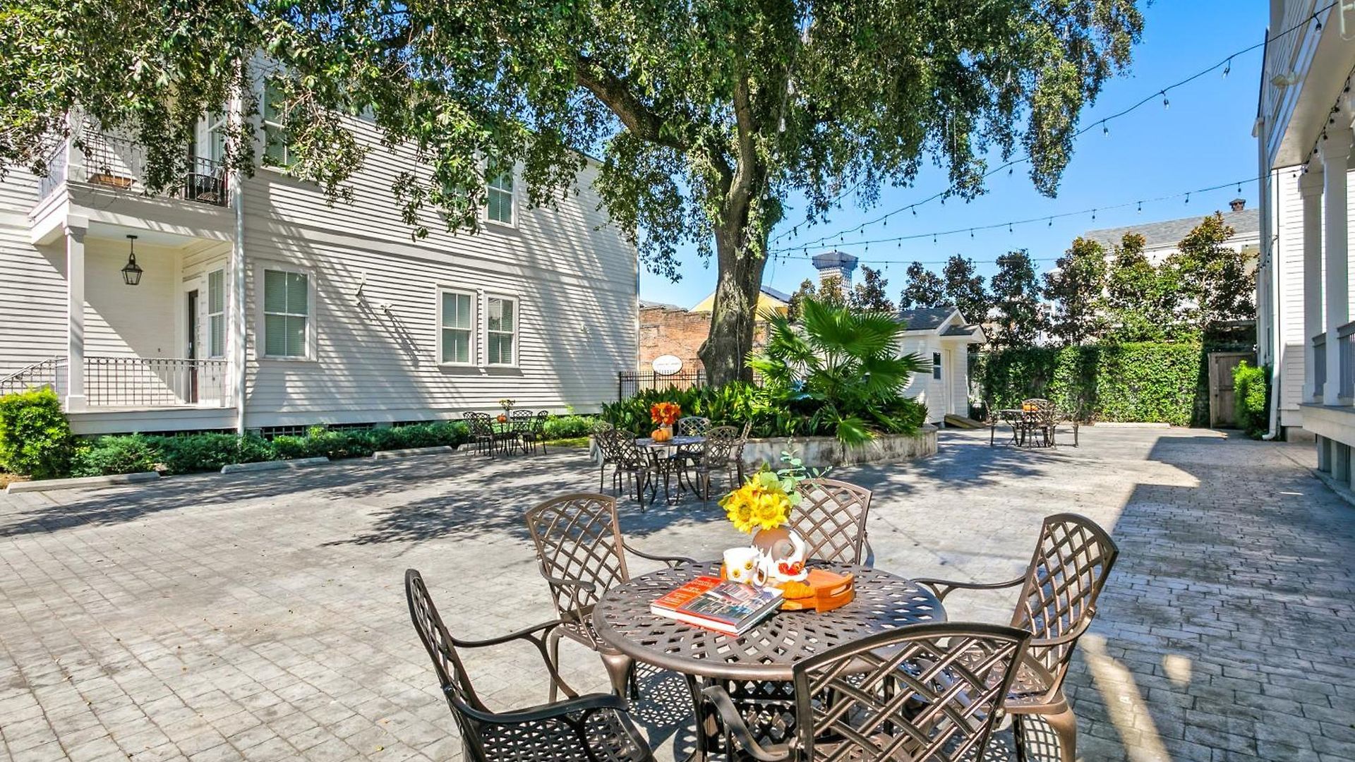 Hosteeva 3 Bedroom Close To St Charles 5 M Ride To Fq Apartment