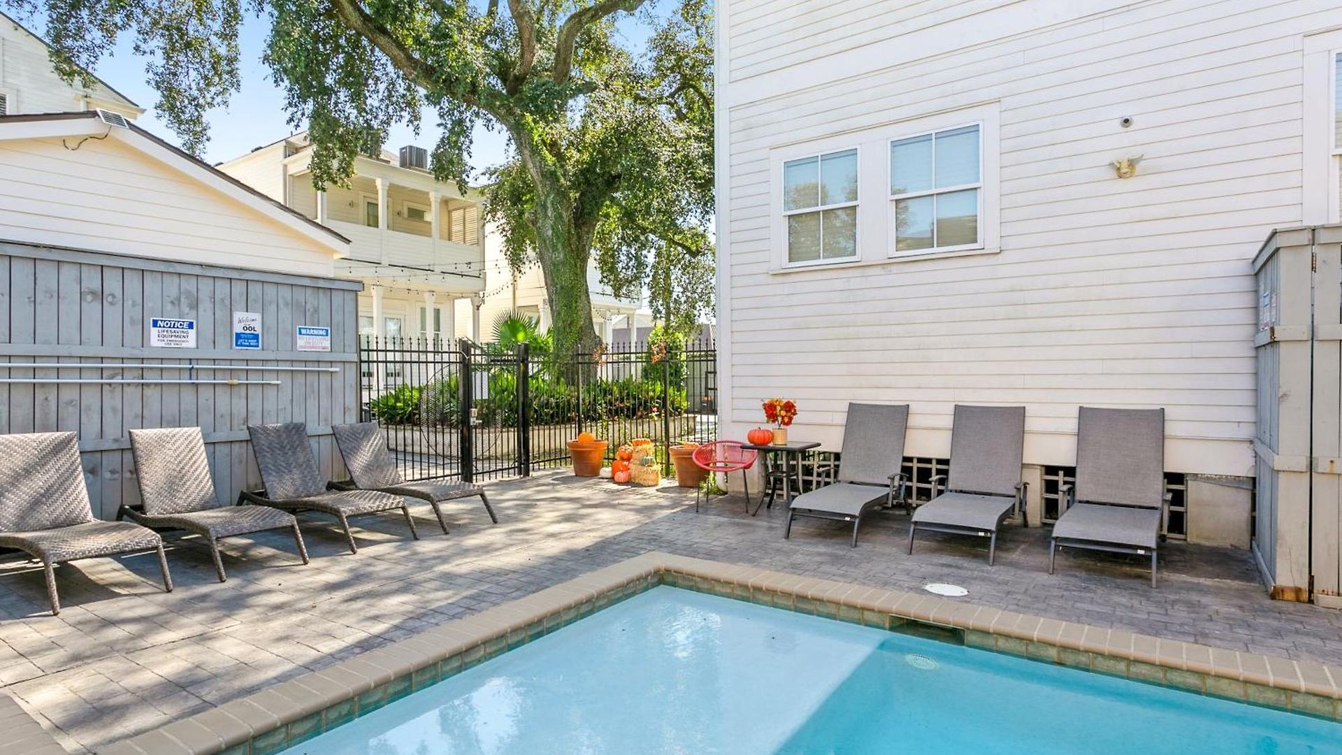 Spacious 2br In Prime Garden District Location W Pool