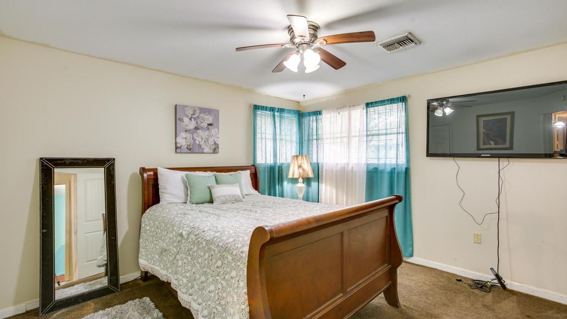 Holiday home Easy Access To Us-90 & Near Dtwn: *